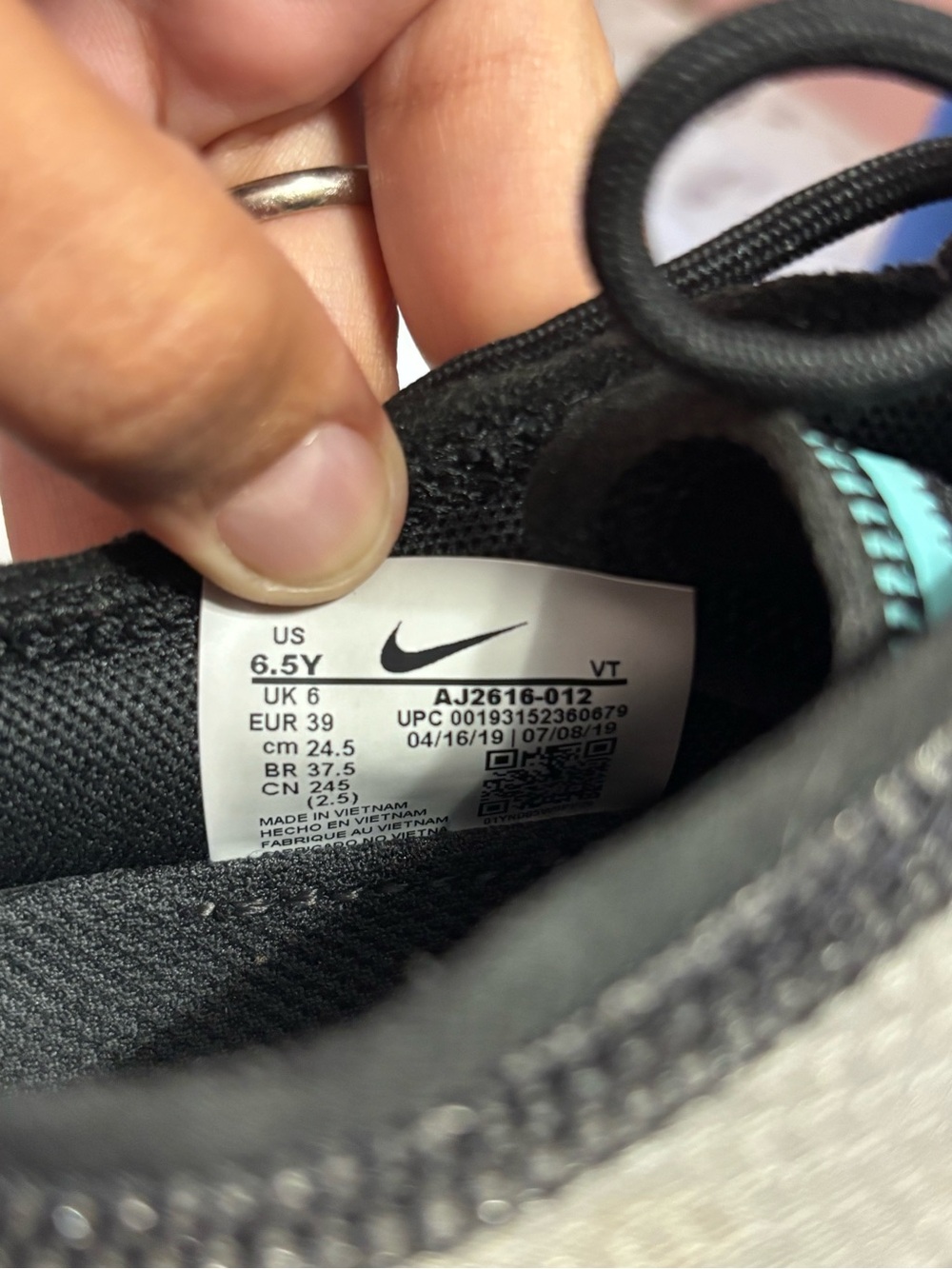Nike Black and Teal Youth Running Shoe - Picture 3 of 3